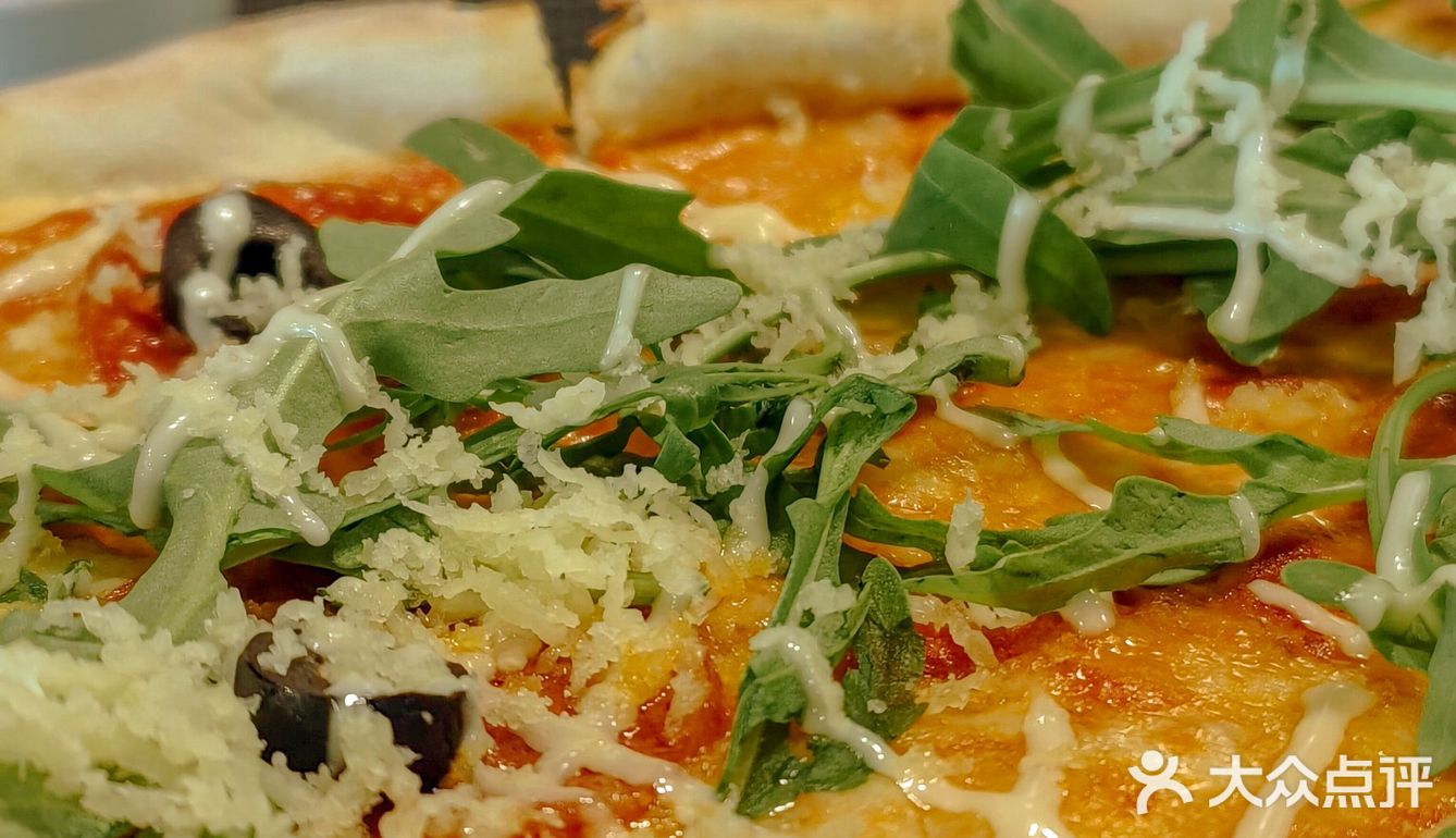 广州探店｜这家披萨黑金店太酷了吧📸 