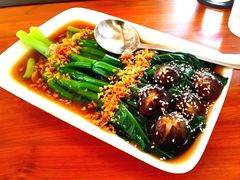 -Chom Cafe and Restaurant