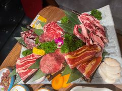 黑牛六拼-明洞阿姨·韩式酱蟹烤肉·创意料理(三元桥店)