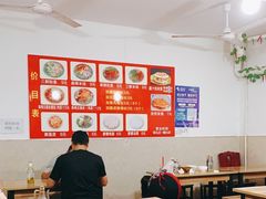 大堂-老字号杨坡红油米线腊汁肉夹馍(东四道巷店)