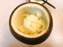 -志龙皇冠吃货椰子铺