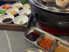 -围炉肉舍•炭烤活鳗•丹东海鲜烤肉(步行街店)