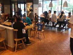 用餐区-肯德基(海湖店)
