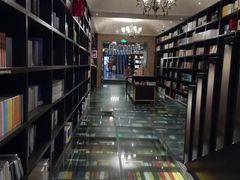 -钟书阁(松江泰晤士小镇店)