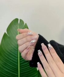 -赢韵美甲美睫瑞士净斑中心