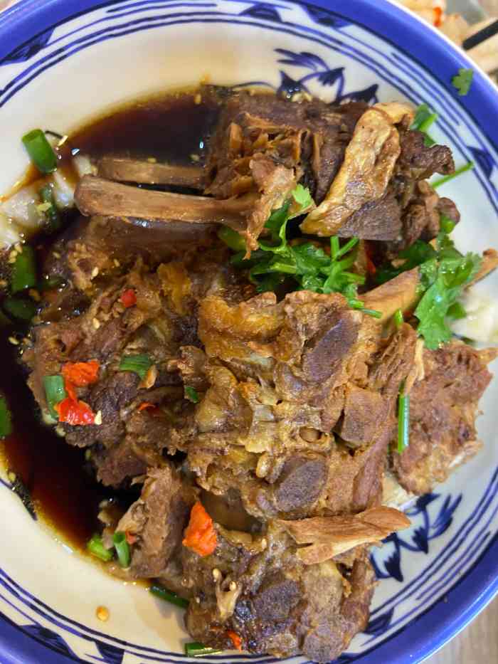 斗碗酱骨饭(sm广场店)-"之前某一天想吃嘎嘎刷到这个店,觉得大块吃.