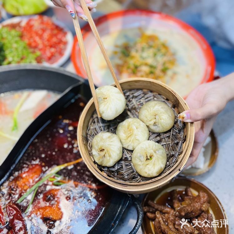 火爆魔都的网红火锅—鸿姐老火锅