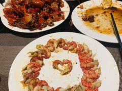 -大中华希尔顿酒店-念自助餐·嗨啤·小龙虾