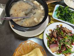 -土砂锅生态山庄·非遗砂锅雅鱼