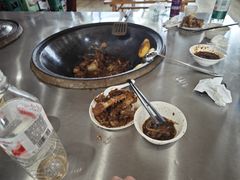 -粘豆包柴火铁锅炖