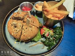 蘑菇味狠浓牛肉汉堡-bluefrog蓝蛙(水游城店)