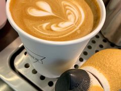拿鐵-Manner Coffee(芮欧百货店)