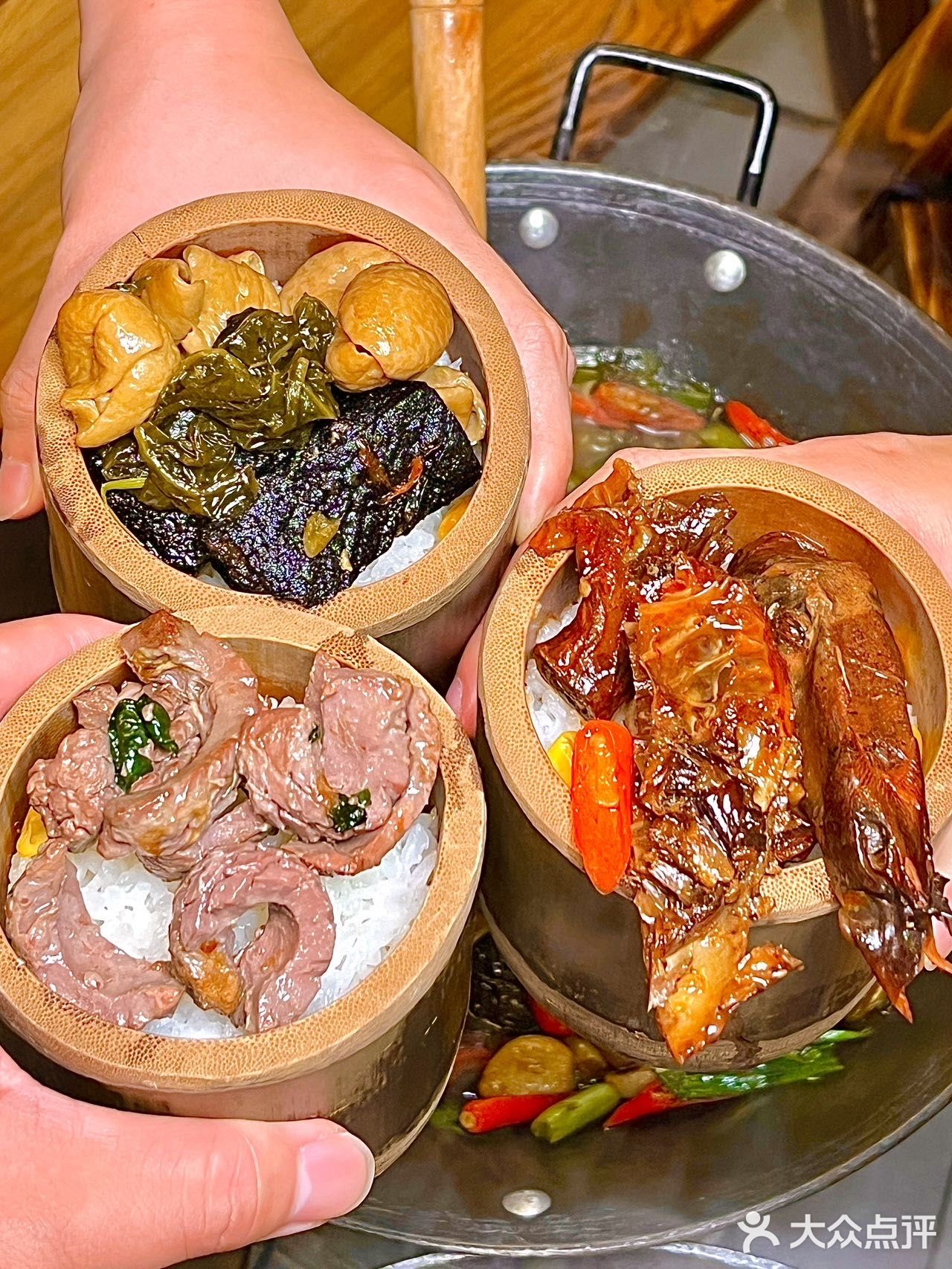 杭州这家店吃饭居然不用桌子，绝了！