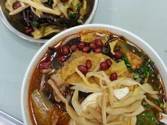特色螺蛳粉+配料+煎蛋-丽丽三鲜螺蛳粉(田林路店)