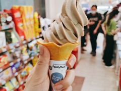 燕麦香草冰激凌-全家便利店(景昙路店)