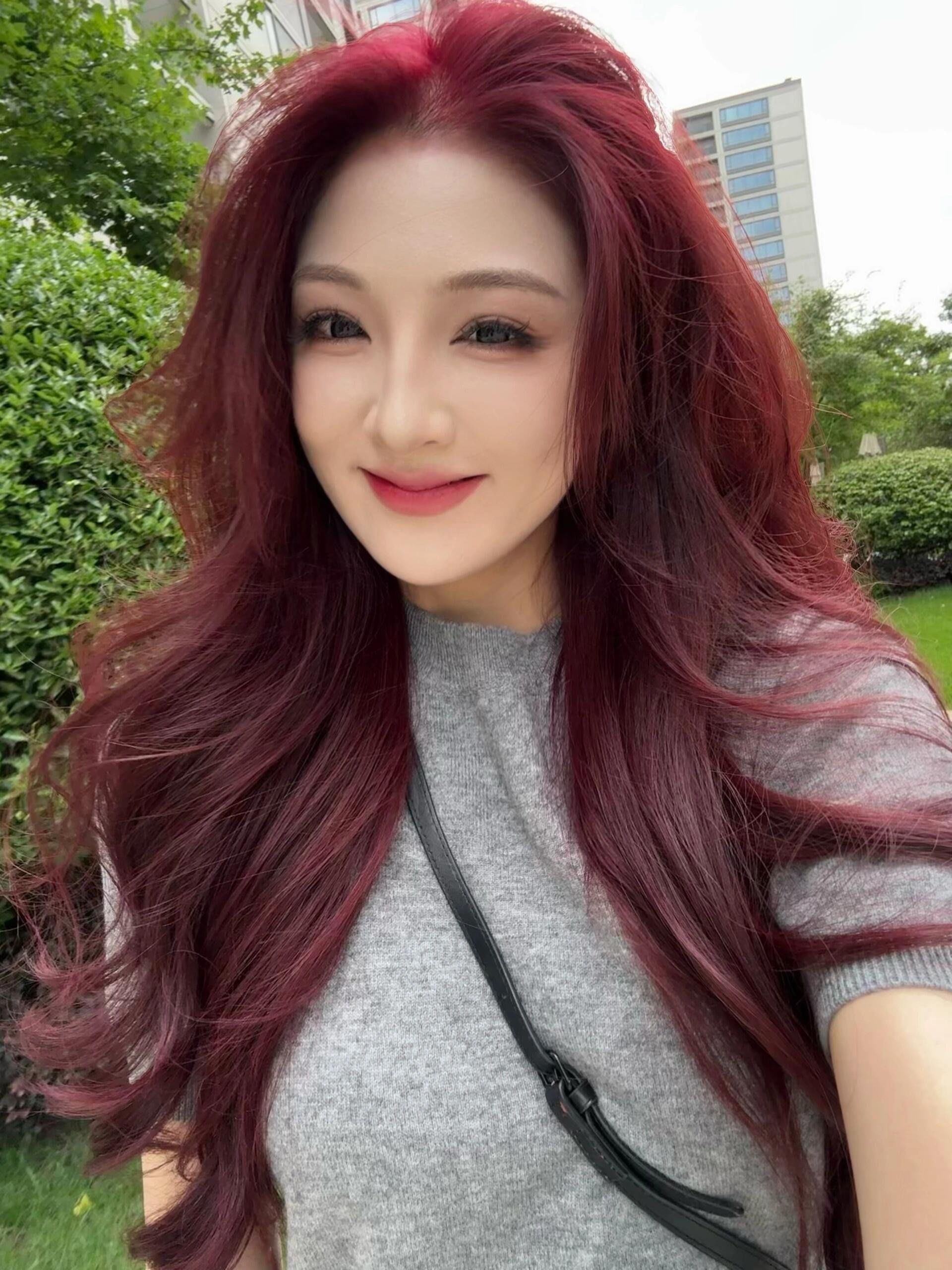 发型师揭秘"树莓红"发色