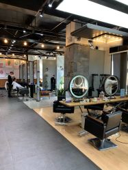 -FRIDAY星期五专业美发沙龙