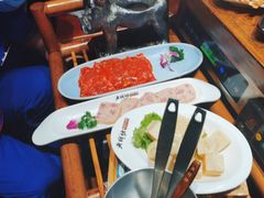 -老牌坊云南鱼豆花火锅(哈西万达店)