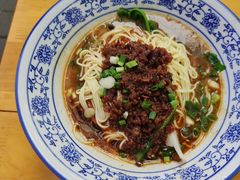 -渝之汇牛肉豌杂面