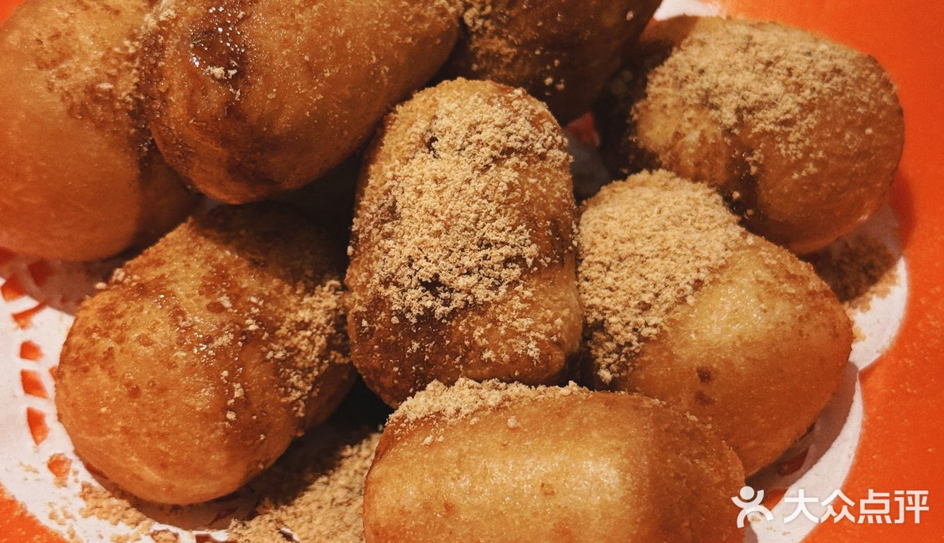 河海鲜都很棒，红糖糍粑吃起来糯糯的，一口一个