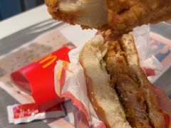 -麦当劳(上海虹桥站30B检票口楼上)