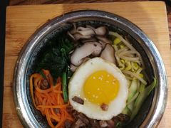 牛肉拌饭-明洞阿姨·韩式酱蟹烤肉·创意料理(三元桥店)