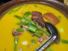 -帅巴人舅母子腊蹄民俗村