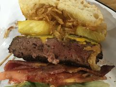 特色牛肉汉堡-HELLO 27 意面·沙拉·帕尼尼