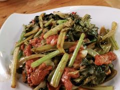 自制酸菜炒牛肉-宏记广东客家菜(丰汇店)