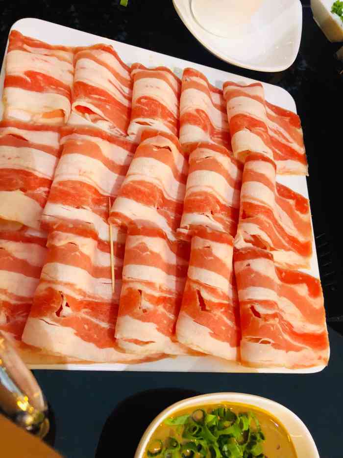 燎原老北京涮锅-"在曲江金鹰对面,芙蓉园的西门吧应该!芝麻.