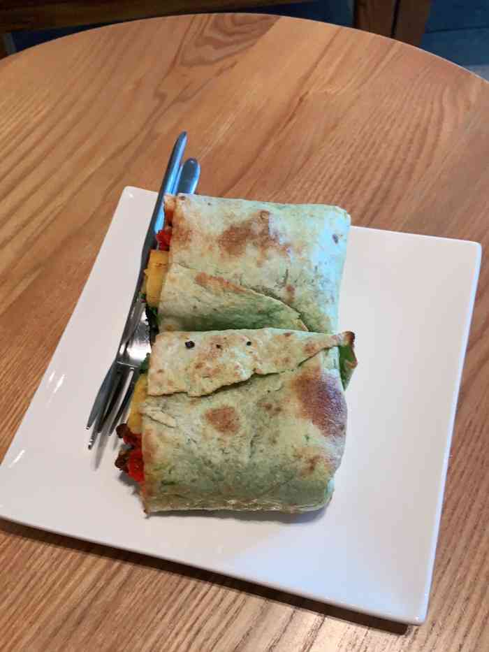这个牛肉菠菜卷 把我的摩卡都给污染了…… 「牛肉菠菜大卷」不推荐