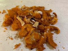 剪刀手吊打鱿鱼-蓝珊甄选海鲜自助·火锅大排档(近阿那亚店)