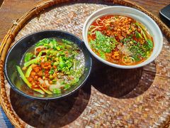 -爆炸头阿姨小四川正宗川味小吃(无任何分店)