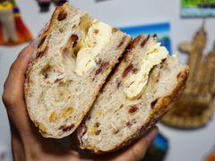 招牌三角芝士面包-Juicy Bakery(大学路店)