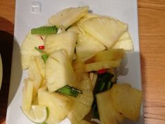 青柠檬拌菠萝-云海肴·汽锅鸡·云南菜(广安门天虹店)