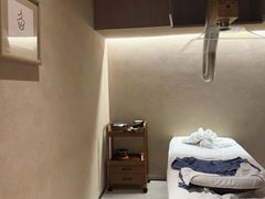 -灸春堂·艾灸·痛症·整脊连锁(之江银泰店)