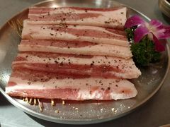 刀刃五花肉-围炉肉舍•炭烤活鳗•丹东海鲜烤肉(步行街店)