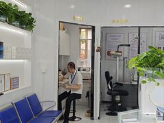-光明眼镜·蔡司授权(徐泾店)