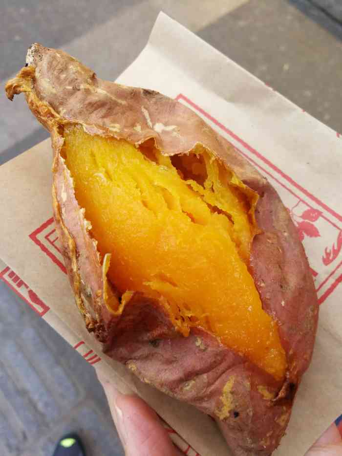 六朝烤薯匠(虹桥店)-"中山北路虹桥公交车站下来路边就是,很好找.