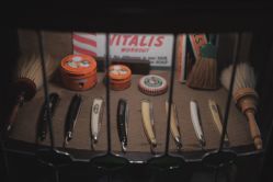 -IMUSE BARBER SHOP
