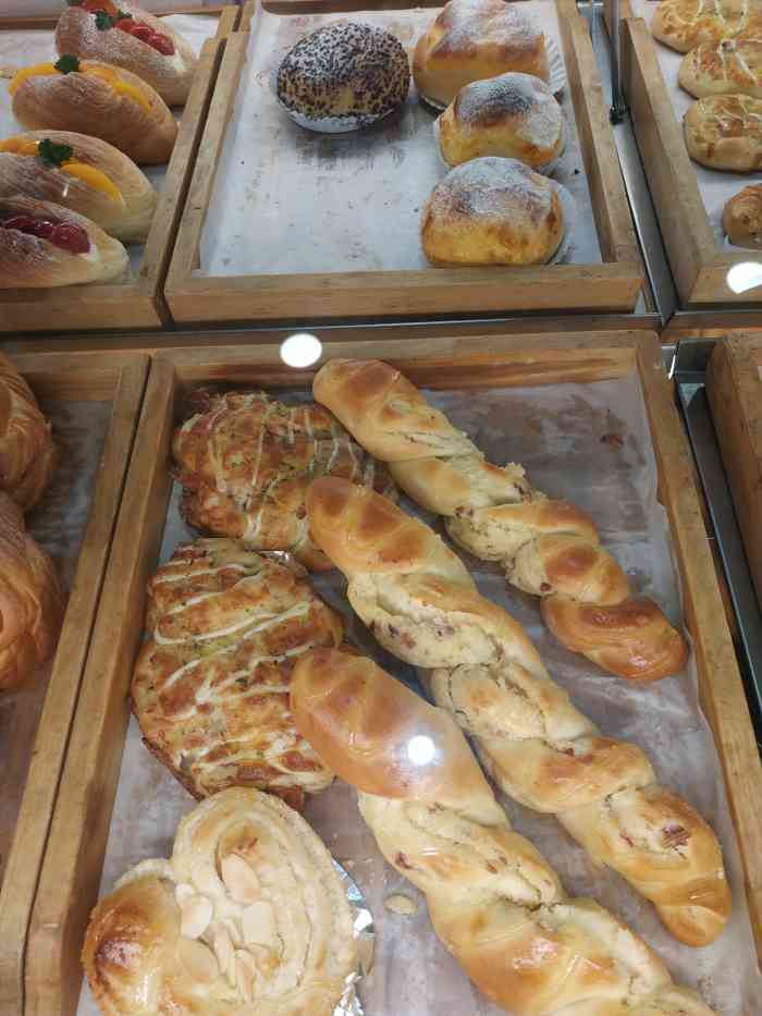 绿叶居西饼(昌岗店)-"之前经过这里,发现新开了一家绿叶居想起.