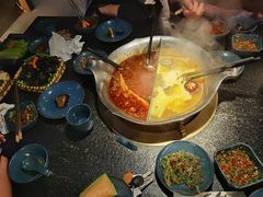 台式麻辣花胶鸡鸳鸯锅-湊湊火锅·茶憩(世博大道店)
