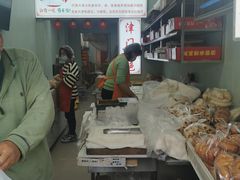 面包甜点陈列柜-老王记糕干(养鱼池路店)