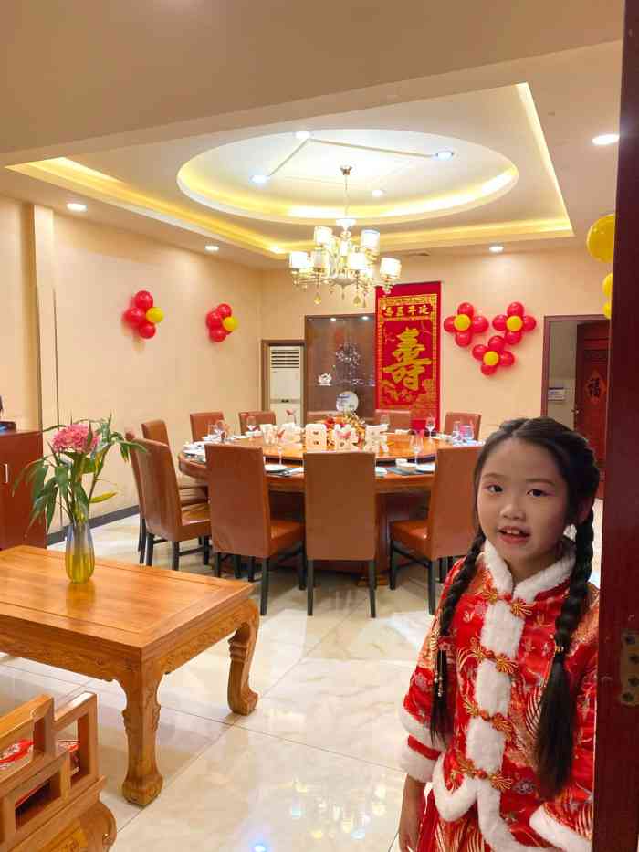 挺大一点都不拥挤菜品味道不错服务也万荣烤鸭店 昌平万荣烤鸭店昌平