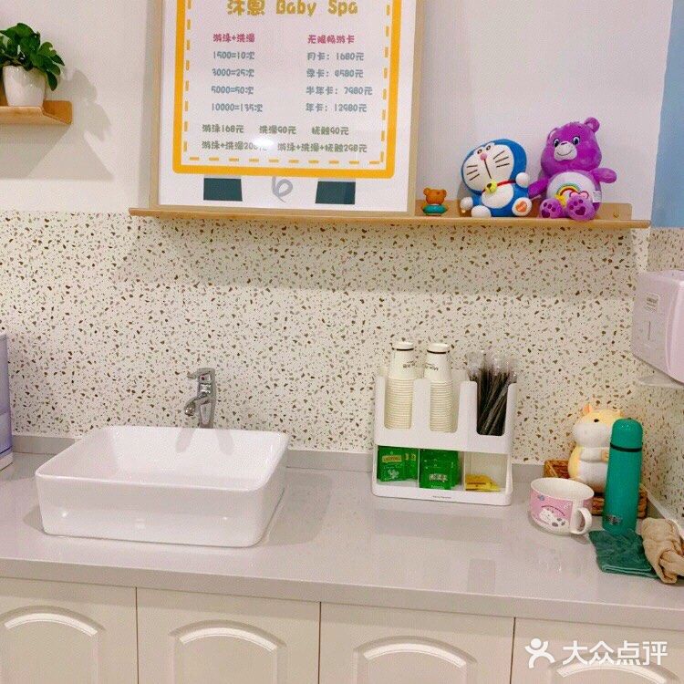 来沐恩游泳啦！