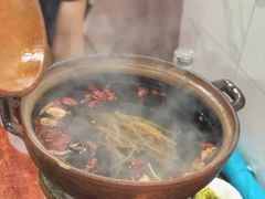 炭炉果鸡煲-威邵鸡煲(西华路总店)