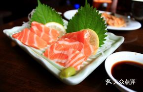 Salmon Sashimi (6 Pieces)