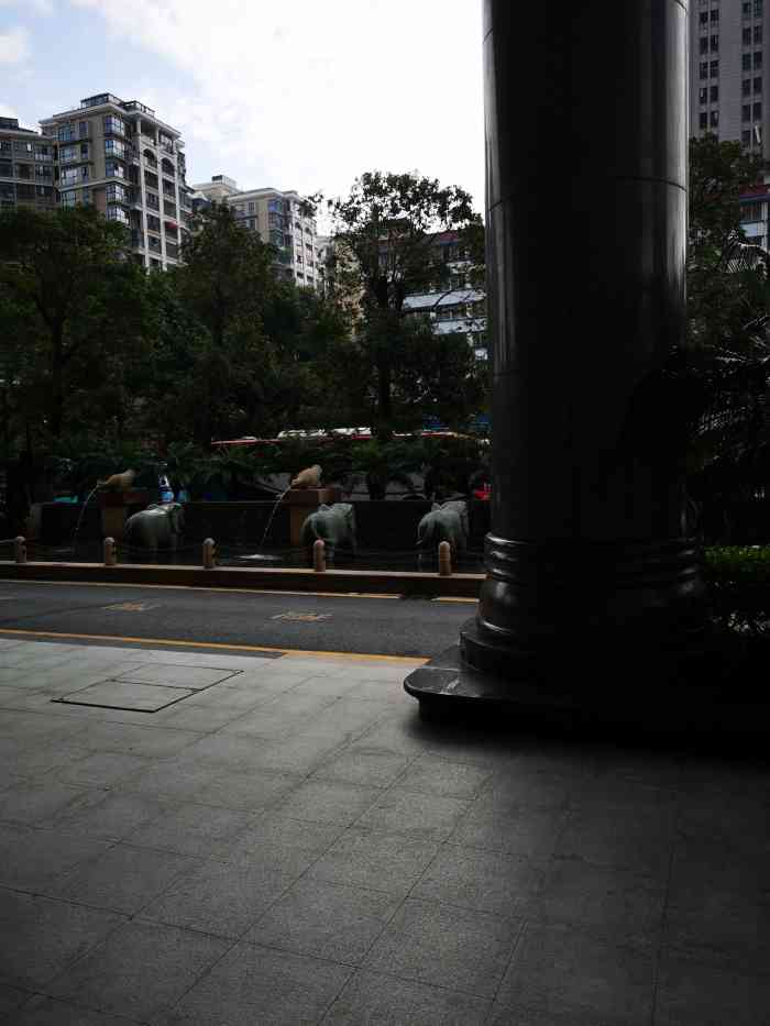 丽湾大厦-"第一次到南山区前海丽湾大厦,离春青世界不.