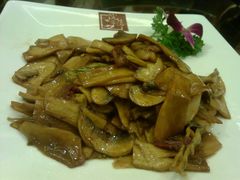 院落-笋干爆鲜蘑-院落创意菜