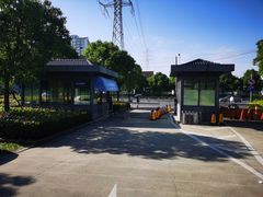 -秀沿路地铁站停车场